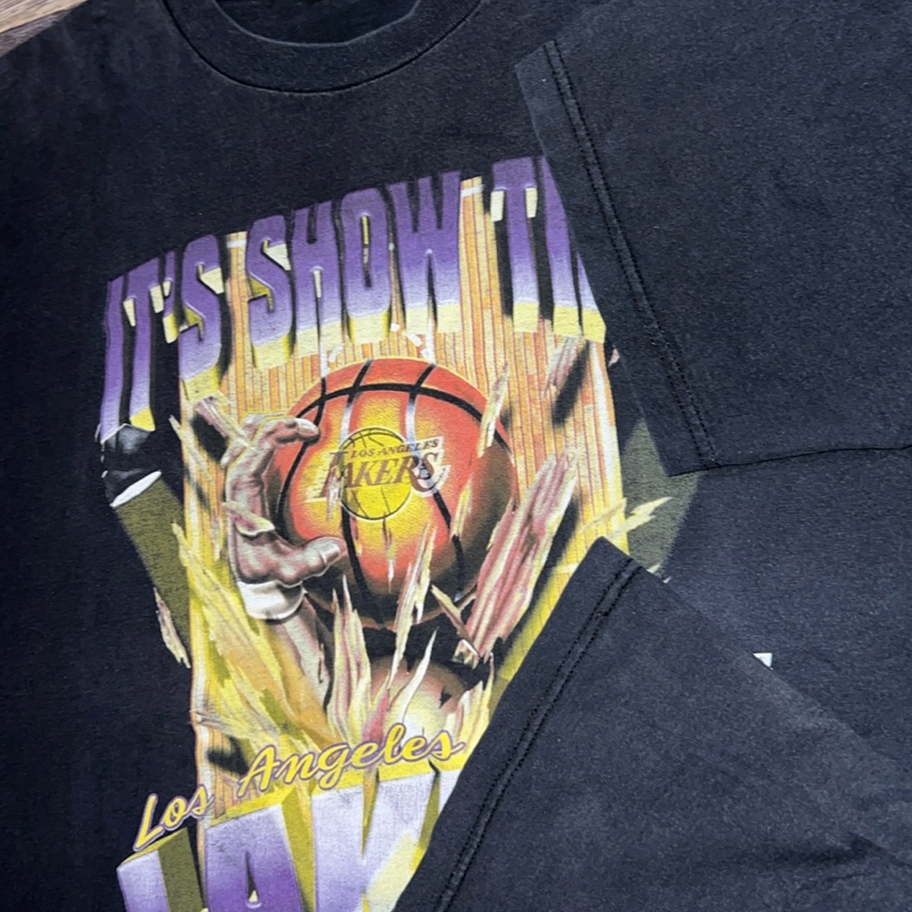 1990’s Los Angeles Lakers “It’s Showtime” T-Shirt - Picture 7 of 16